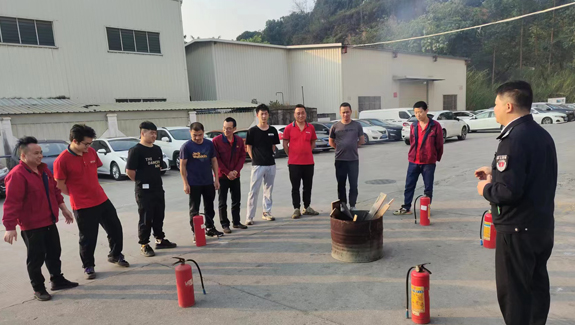 宏展封箱膠帶廠家開展消防實(shí)戰(zhàn)應(yīng)急演練，防患未然，保障安全生產(chǎn)