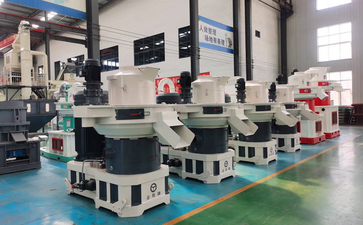 山東金格瑞顆粒機廠家負責免費提供制粒生產(chǎn)線方案，為每一位客戶進行試機；產(chǎn)品使用中，我們給客戶提供“保姆式”服務(wù)，定期進行電話回訪，定期進行現(xiàn)場專訪；讓您在產(chǎn)品使用過程中，放心、安心、舒心