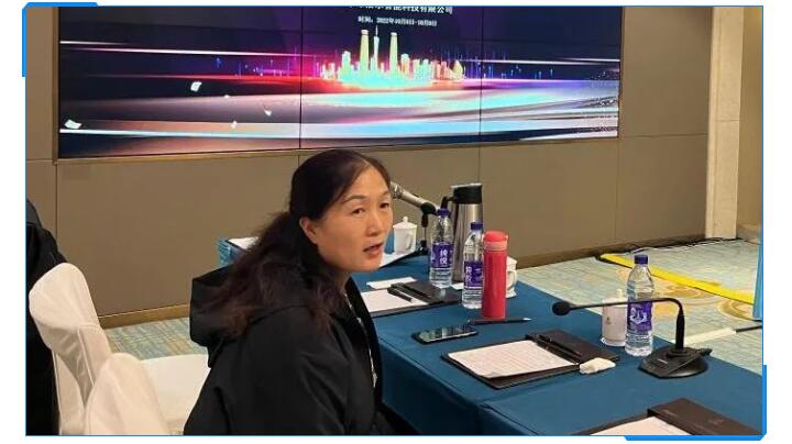 集團(tuán)財(cái)務(wù)總監(jiān)劉清華在聽取了銷售部門的數(shù)據(jù)對(duì)比與銷售人員的分析后，她提出應(yīng)該加強(qiáng)客戶的銷售服務(wù)