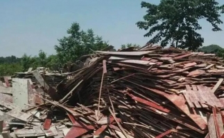 模板拆遷料木托盤用鋸末顆粒機這樣處理省時省力又賺錢！